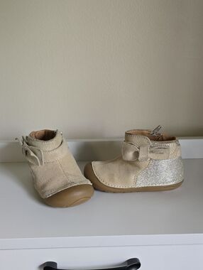 Stride Rite Girls' Gold And Silver Glitter Ankle Boots with Bow Size 6T